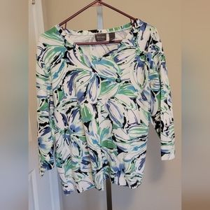 Chicos VEE neck tee, 3/4 sleeves.  Boxy fit.